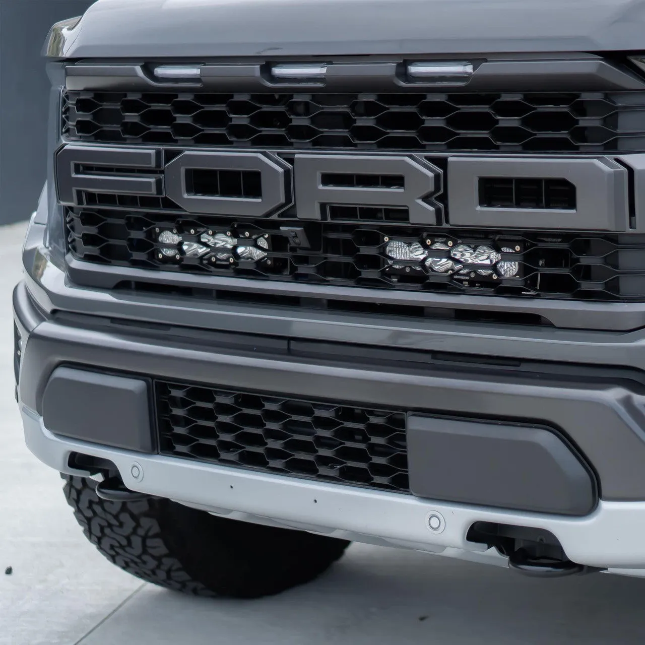 BAJA DESIGNS | Ford F-150 Raptor 2021-2024 OnX6  10 Inch Dual Behind Grille Light Bar Kit