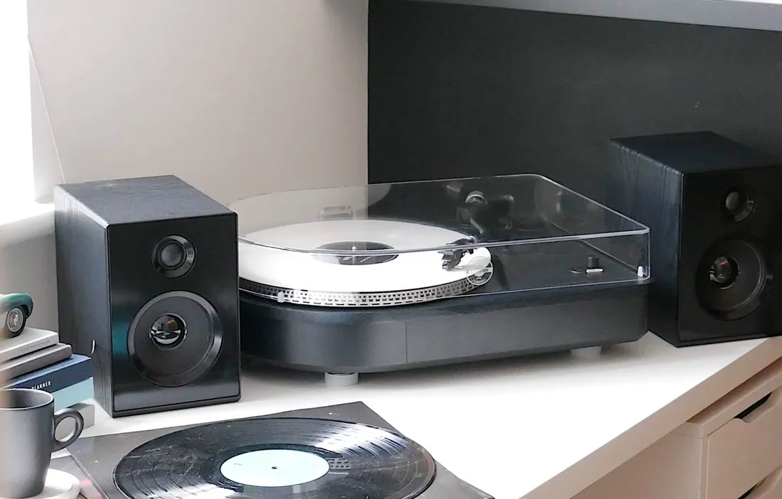 Black Camden Bluetooth Vinyl Record Turntable With Bookshelf Speakers by Steepletone
