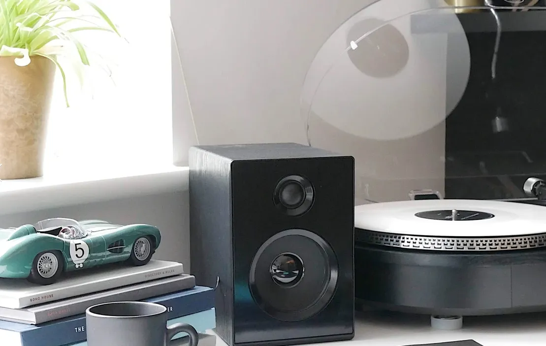 Black Camden Bluetooth Vinyl Record Turntable With Bookshelf Speakers by Steepletone