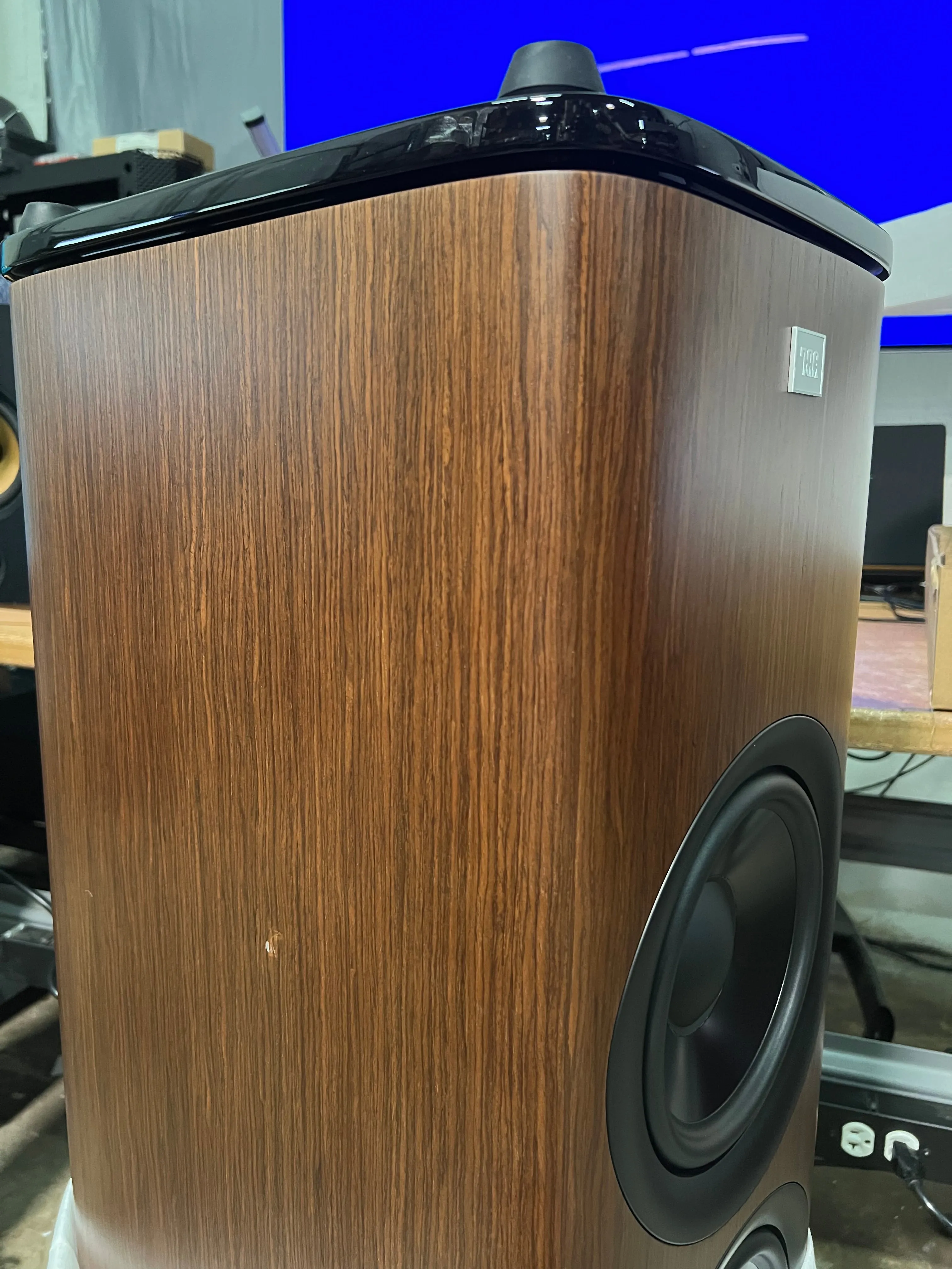 JBL OPEN BOX HDI-3800 2.5-Way Floorstanding Loudspeaker - Walnut - Each - Satisfactory Condition