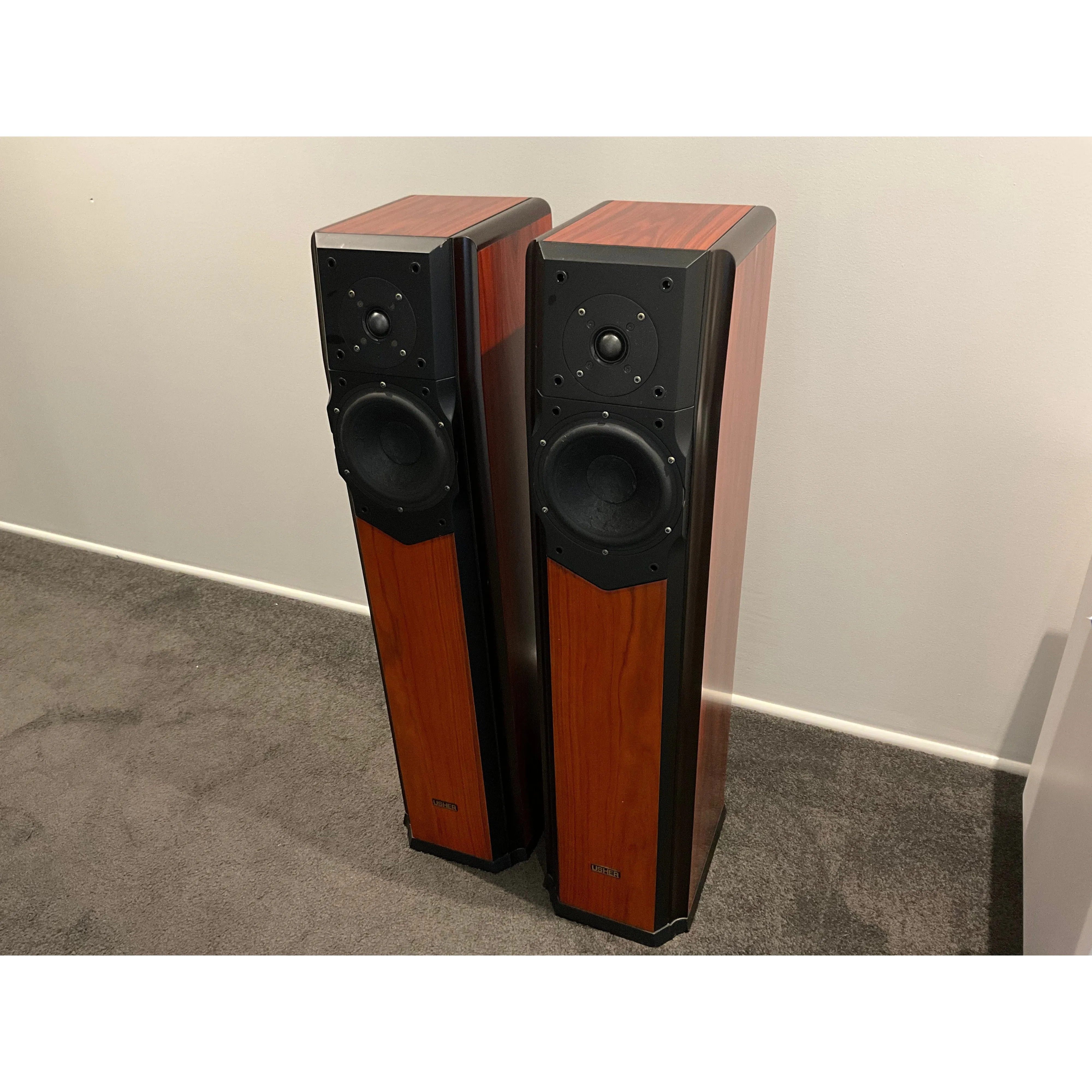 Usher Compass CP 730 Tower Speakers in rosewood/black. Pre Loved